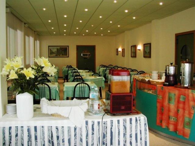 Albergo Dolomiti ลิโดดิเยโซโล ภายนอก รูปภาพ